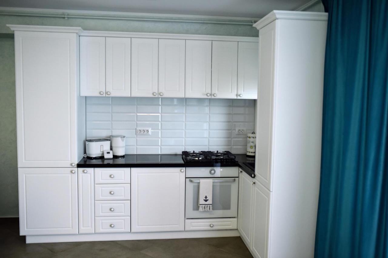Myosotis Mamaia Studio By The Lake Apartment Luaran gambar