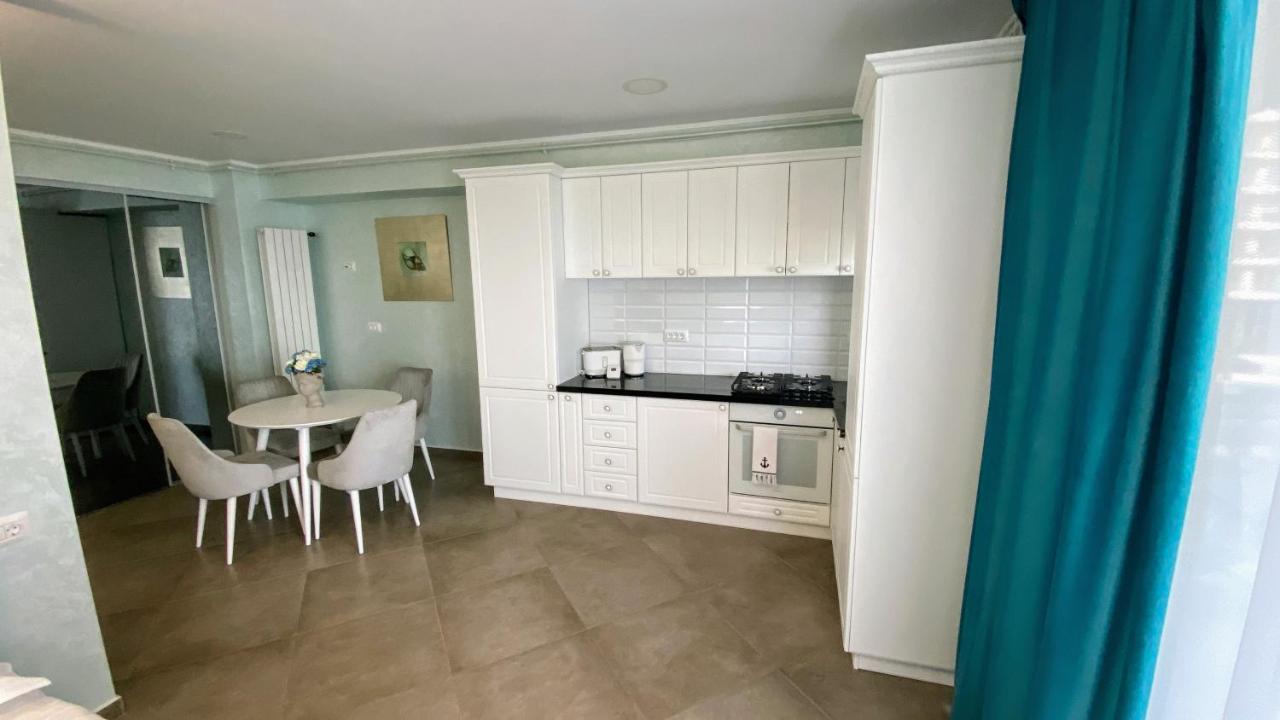Myosotis Mamaia Studio By The Lake Apartment Luaran gambar