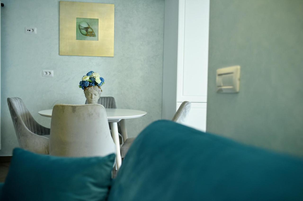 Myosotis Mamaia Studio By The Lake Apartment Luaran gambar