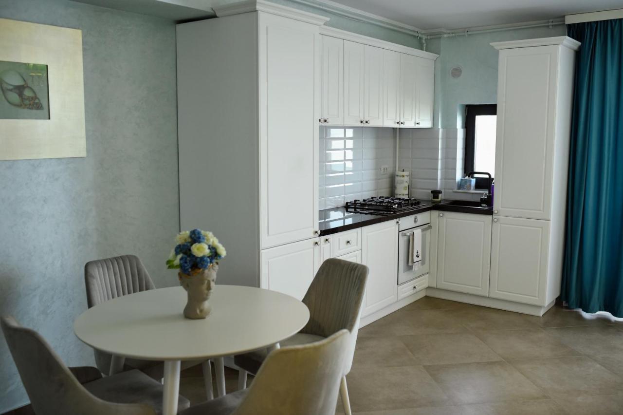 Myosotis Mamaia Studio By The Lake Apartment Luaran gambar