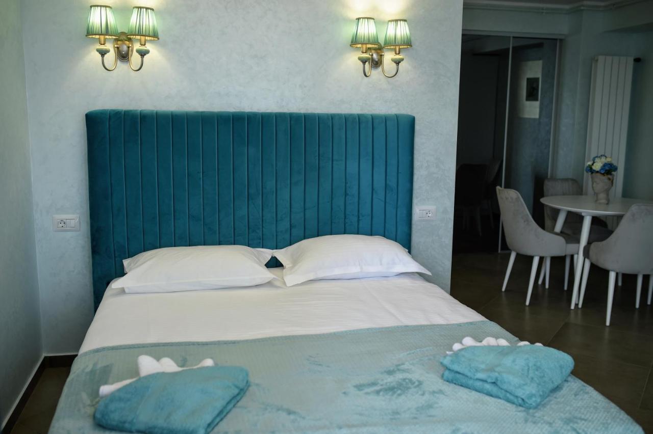 Myosotis Mamaia Studio By The Lake Apartment Luaran gambar