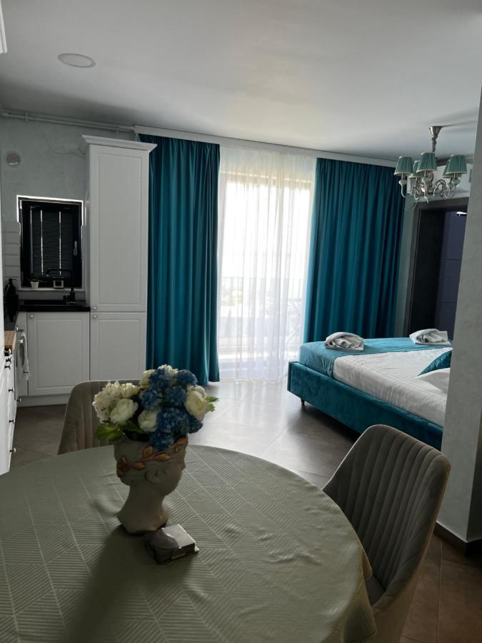 Myosotis Mamaia Studio By The Lake Apartment Luaran gambar