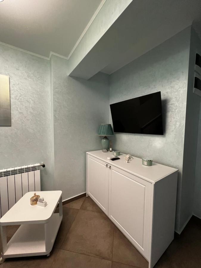 Myosotis Mamaia Studio By The Lake Apartment Luaran gambar